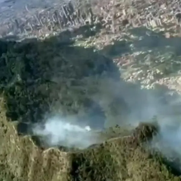 Incendio en cerros orientales de Bogotá ha consumido unas “12 hectáreas”, según alcalde Galán