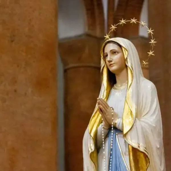 Oración a la Virgen de la Esperanza para solicitar su ayuda e intercesión en momentos difíciles e imposibles. Ella traerá calma a su vida.