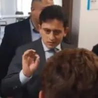 Director de la Dian Santiago Reyes en reunión a la que los sindicatos no entraron y pidieron su salida.