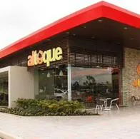 Quiénes son los dueños de Altoque, famosa tienda ubicada en las estaciones de gasolina de Terpel. 