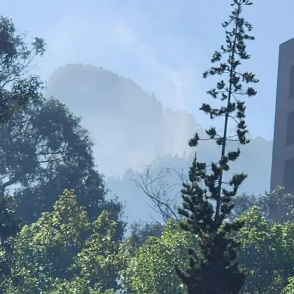 Foto de incendios forestales en cerros orientales de Bogotá
