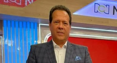 Cantante del gol ya no presentará los deportes en Noticias RCN, los directivos decidieron separarlo por sus ausencias.
