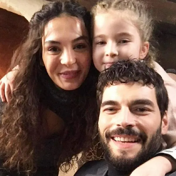 Actores de 'Hercai', novela turca, en nota sobre cómo luce la niña que hizo de Gül