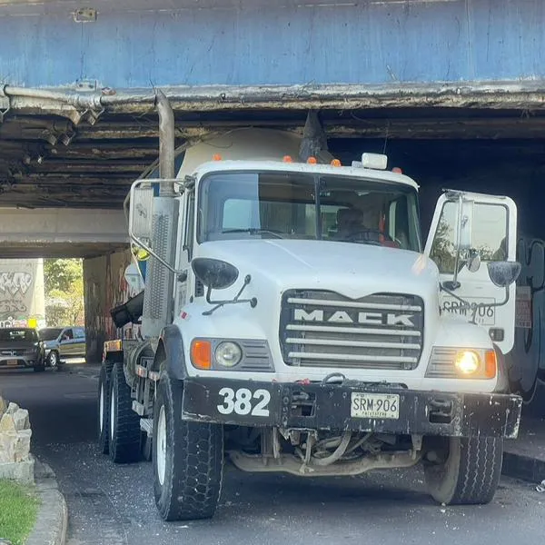 Trancón en norte de Bogotá hoy: camión varado dañó a miles de personas