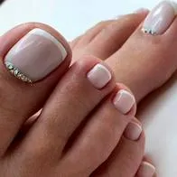 Forma correcta de cortar las uñas de los pies para que no se encarnen. Las uñas encarnadas causan mucho dolor e infección.