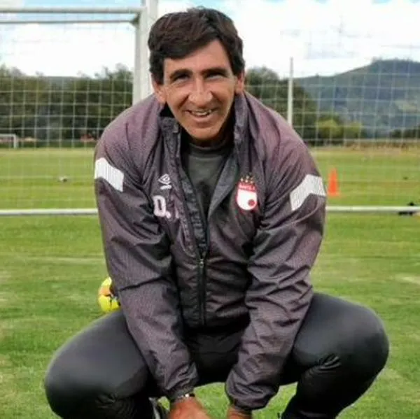 Gustavo Costas contó por qué no usaba camiseta de Santa Fe por una cábala