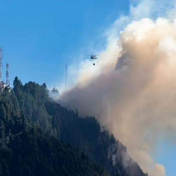 Habitantes de Chapinero encuentran gasolina en los cerros y dice que hay personas provocando los incendios forestales.