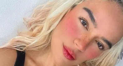 Por qué Karol G aparece muy poco en 'Griselda', de Netflix; esto contó la paisa.