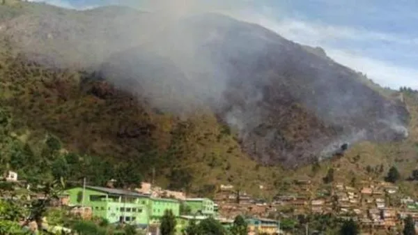 Incendio forestal se desató en la ladera nororiental de Medellín