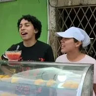 Una pareja en Cali se volvió viral por poner un puesto de 