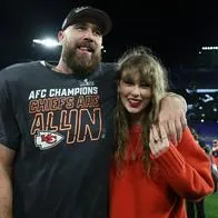 Travis Kelce y Taylor Swift, en nota sobre cuándo es el Super Bowl 