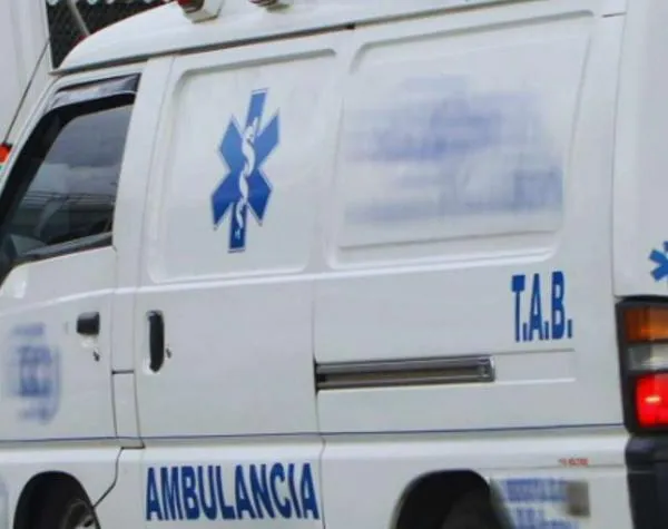 Video: Una mujer que fue atropellada por una ambulancia permanece grave