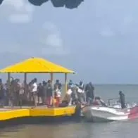 Esta fue la embarcación que naufragó en Acandí, Chocó, con 40 migrantes. Hubo fallecidos