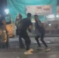 Jóvenes protagonizan pelea a la salida de una discoteca de Cali