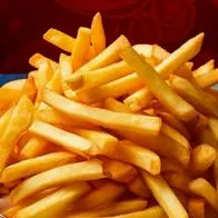 ¿Papas fritas se comen con tenedor o con las manos?; experta resuelve la duda.