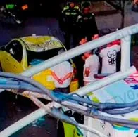 Medellín: hombre se cayó de un árbol y aterrizó encima del techo de un taxi
