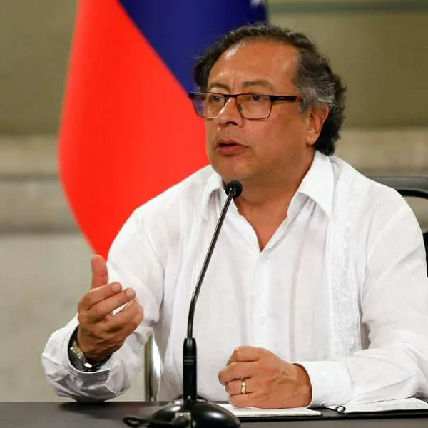 Gustavo Petro dice que hay persecución de la Fiscalía por el allanamiento a Fecode.