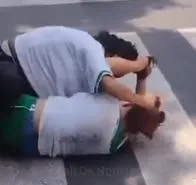Video: Padre de las estudiantes que pelearon en plena vía pública serán multados
