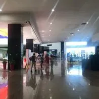 Robaron en famoso centro comercial de Colombia: hurtaron 6 millones y un iPhone. El hecho se dio en un parqueadero de Homecenter. 