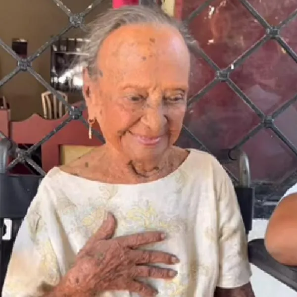 Abuela de 102 años baila trompo y también vallenato