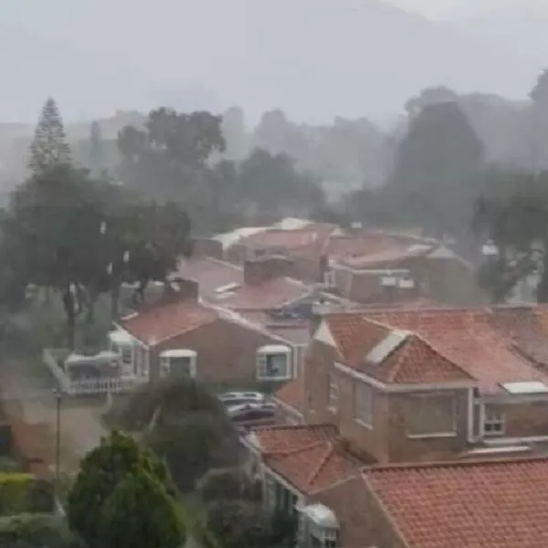 Segundo día de lluvia en Bogotá fue celebrado por ciudadanos, aunque causó algunos empozamientos