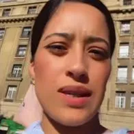 Colombiana pelea porque descontaron un día laboral por faltar, en Chile