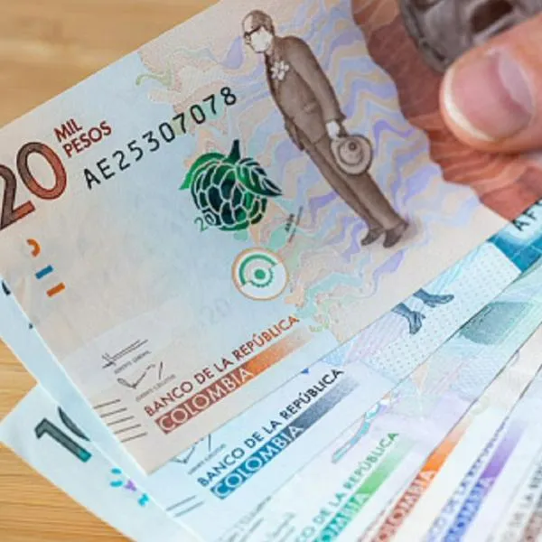Foto de pesos colombianos, por baja de intereses en bancos