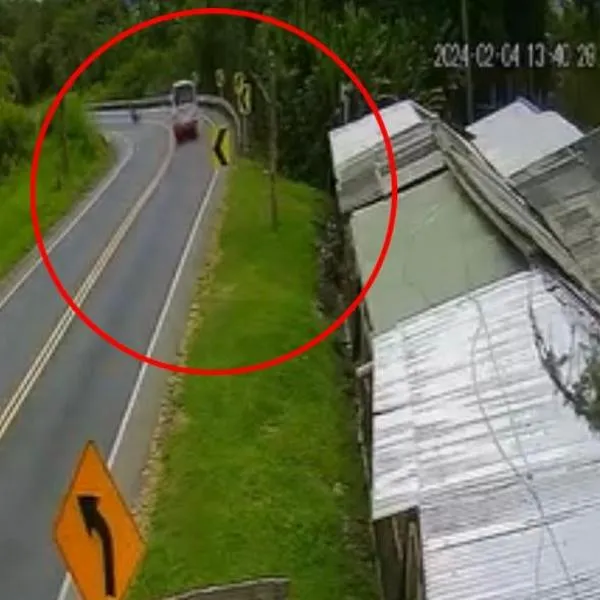 Accidente en Valle del Cauca: pareja en moto murió al chocar contra bus