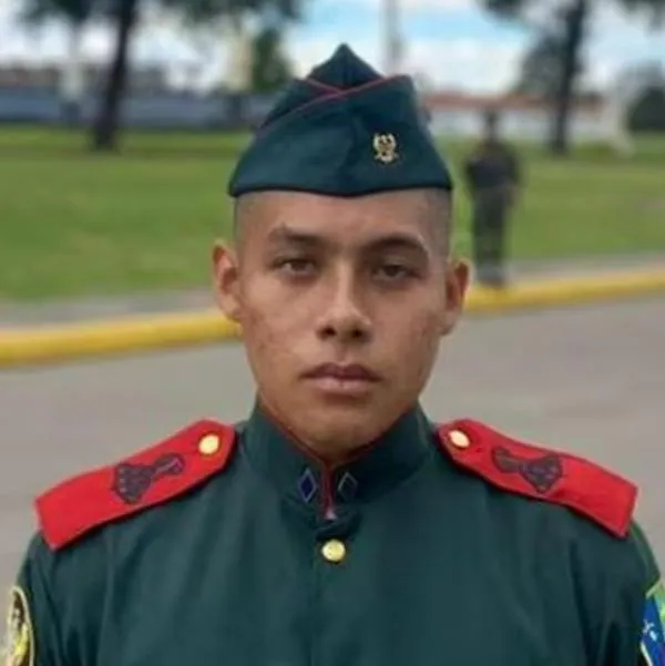 Madre del cadete fallecido en la Escuela Militar José María Córdova culpó al Ejército de dejar morir a su hijo por el virus que sufrió y que se propagó. 