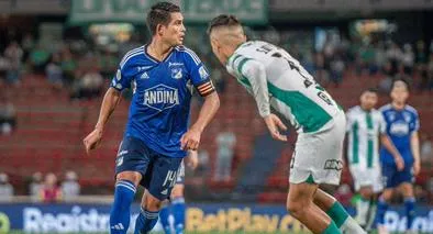Foto de Mackalister Silva con Samuel Velásquez, en nota de que Conmebol anunció en Copa Libertadores fecha de grupos, clave para Millonarios, Nacional y Junior