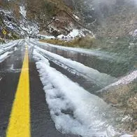Asombro por granizada que parecía nieve en carretera al nevado del Ruiz; hicieron muñecos