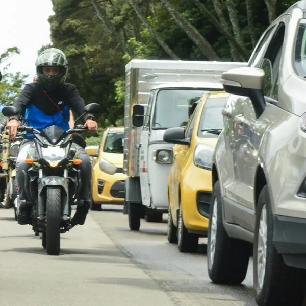 Carros y motos en Colombia reciben anuncio sobre las llantas que usan.