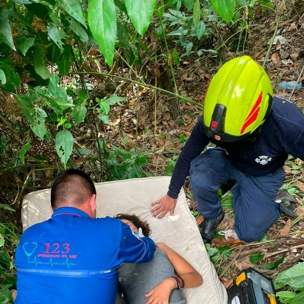 Mujer en Bucaramanga que fue lanzada por un abismo de 80 metros y sobrevivió a la caída.