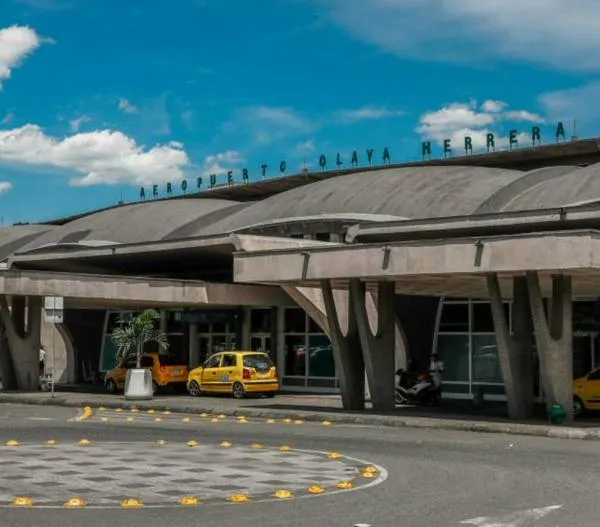 Por lluvias, el aeropuerto Olaya Herrera no ha podido iniciar operaciones este jueves