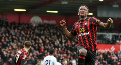 Bournemouth comprará a Luis Sinisterra proveniente del Leeds.
