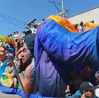 Contra Viento y Marea sin cabeza en el Carnaval de Barranquilla.