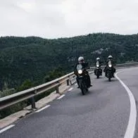 Valledupar: jóvenes se acuestan en las motos para hacer piques ilegales