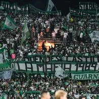 [Foto] Hinchas de Atlético Nacional, furiosos, incendiaron tribuna del Atanasio Girardot