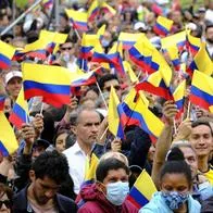 Ruptura institucional en Colombia: denuncia de Gustavo Petro y datos de encuesta