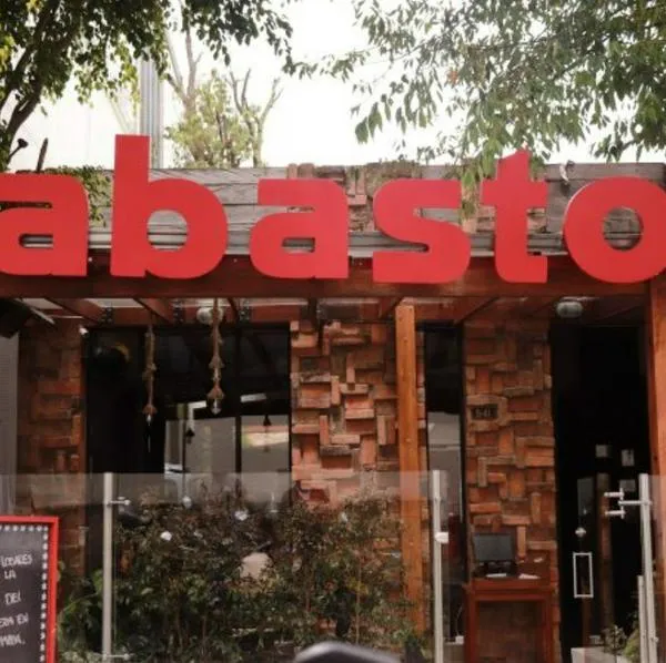 Quiénes son los dueños del restaurante Abasto en Bogotá, donde se robaron una réplica de un rolex en la localidad de Usaquén. 