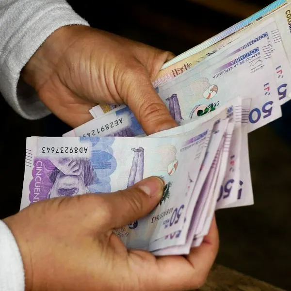 Davivienda, Banco de Bogotá y Pibank ofrecen buenas ganancias a sus clientes que inviertan $ 5000.000 en sus CDT en Colombia.