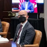 Deja su cargo colombiano que hablaba al oído a Joe Biden sobre Latinoamérica