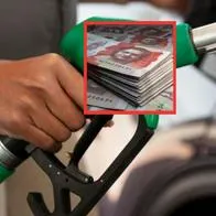 Foto de persona tanqueando un carro por caída en consumo de gasolina en Colombia