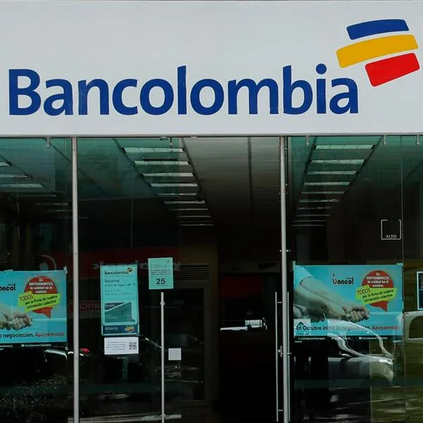 Clientes de Bancolombia y Davivienda en Bogotá: felices por decisión sobre oficinas.