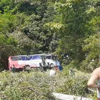 Fuerte accidente en la vía Ibagué - Girardot dejó dos fallecidos y 14 heridos