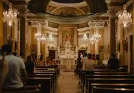Una persona muerta y decenas de heridos tras caída de balcón en iglesia en medio de misa