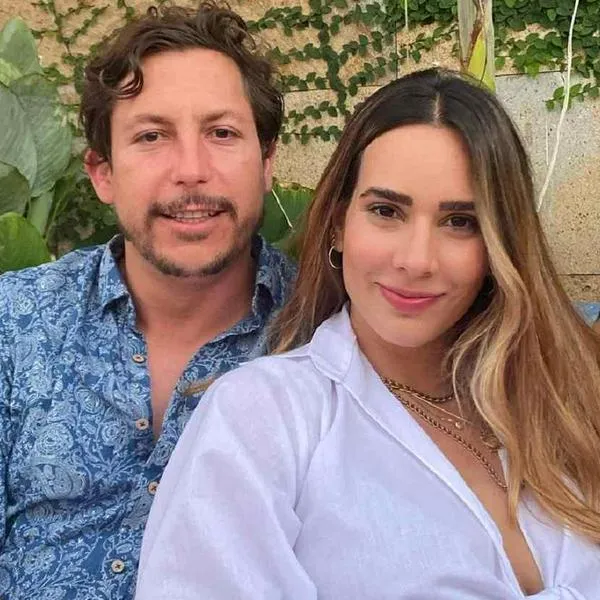 Foto de Alejandro Riaño con Mari Manotas, en nota de que la ex del humorista reveló dato inédito de fecha de su divorcio.