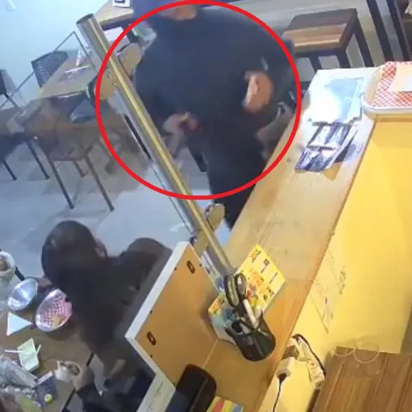 Otro robo en Bogotá: con arma de fuego, un sujeto hurtó celulares, billeteras y joyas en un local