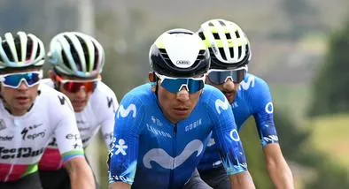 Nairo Quintana retrasa su regreso a Europa por culpa del Coronavirus.