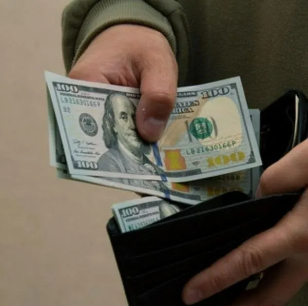 Dólar hoy quedó a 10 pesos de los $3.900, precio que no se veía hace semanas